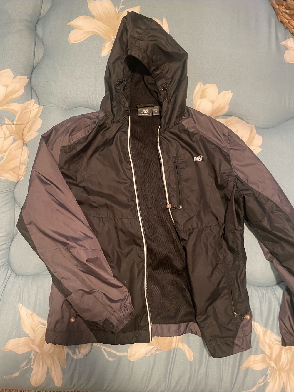New Balance women’s  Black & Gray Lightweight Hooded Jacket